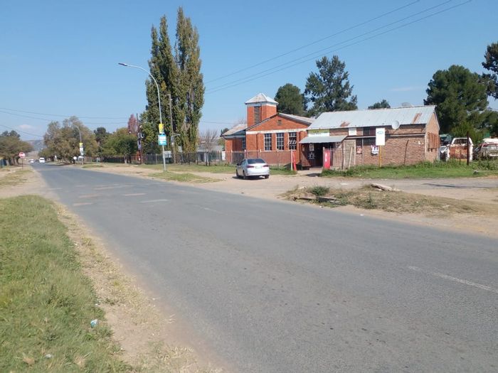 For Sale: Commercial property in Manyatseng with large workshop, retail space, and potential.