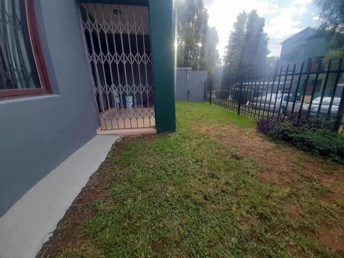 For Sale: 2-Bedroom Apartment in Honeydew Grove with 24-Hour Security and Parking.