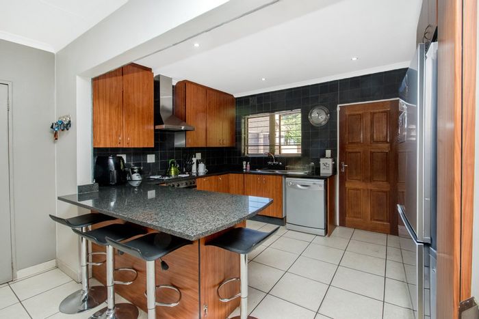 For Sale: Townhouse in Ruimsig Noord with private garden, entertainment area, and double garage.