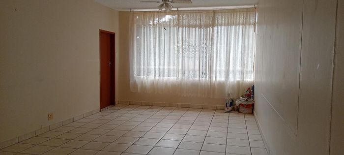 3-Bedroom Apartment For Sale in Muckleneuk, near UNISA, secure complex.