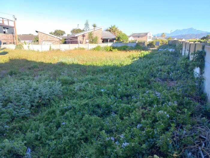 Vacant Land Residential in Kleinkrantz For Sale, 5-minute beach walk, quiet cul de sac.