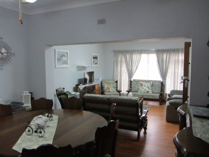 Gardeniapark House For Sale: Solar system, ample parking, entertainment area, potential flatlets.