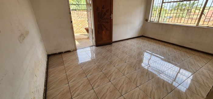 2-Bedroom House in Laudium To Rent, includes parking and prepaid utilities.