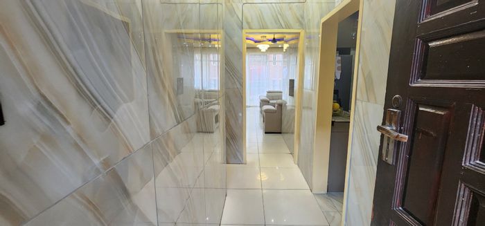 Laudium Apartment For Sale: 2.5 bedrooms, balcony, parking, 24-hour security.