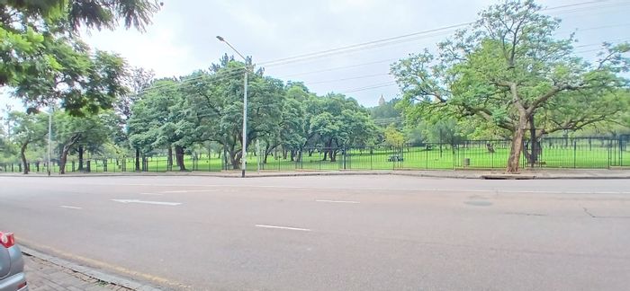 For Sale: Spacious 2.5-bedroom apartment in Arcadia with convenient amenities.