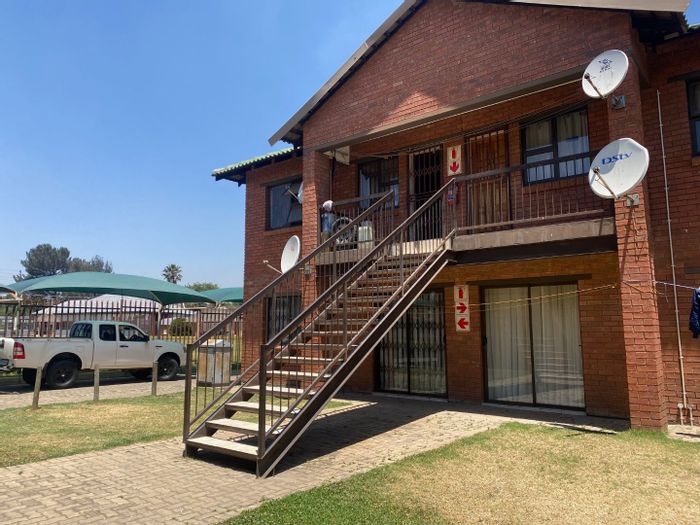 2-bedroom apartment in Anzac with parking, near transport and schools. To Rent.