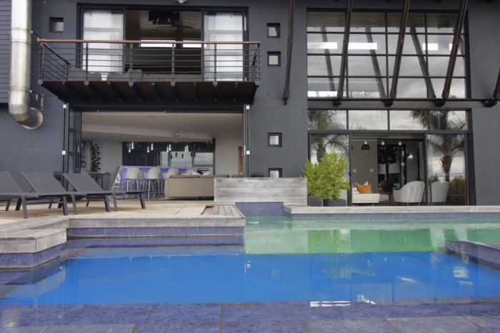 Humerail House For Sale: 5 bedrooms, pool, gym, views, and self-contained cottage.