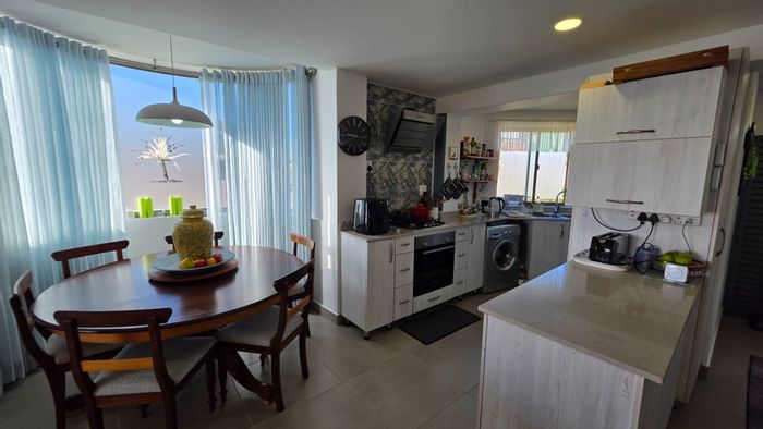 Island View Apartment For Sale: 2 beds, ocean views, garage, inverter system.