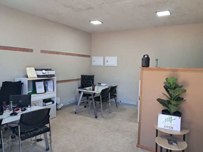 Prime Commercial Space To Rent in George Central - High Visibility, Kitchenette Included.