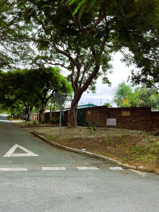 Versatile House for Sale in Nelspruit Ext 2 – 2 Bedrooms, Prime Location.