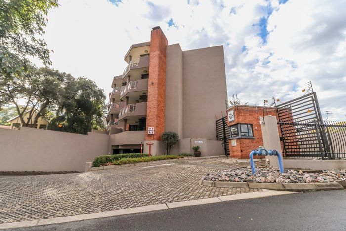 1-Bedroom Apartment For Sale in Bedfordview Central with balcony and braai area.