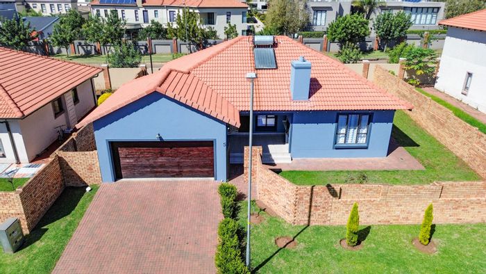3-Bedroom House in Sevilla Estate For Sale with Garage, Garden, and Security.