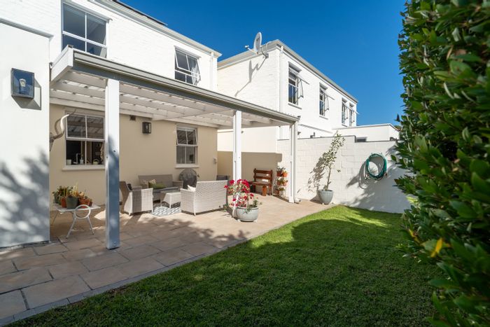 Wynberg Upper House For Sale: 3 beds, pet-friendly, energy-efficient, near top schools.