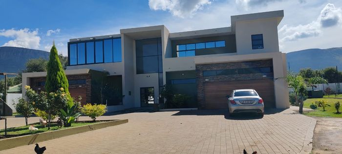 7-Bedroom Farm in Syferfontein For Sale with Cottages, Pool, and Tennis Court.