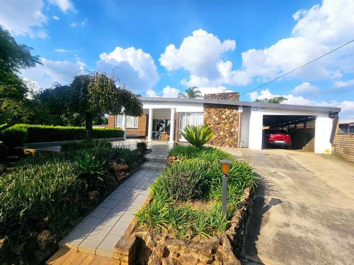 5-Bedroom House for Sale in Erasmia with Pool, Cottages, and Ample Parking.