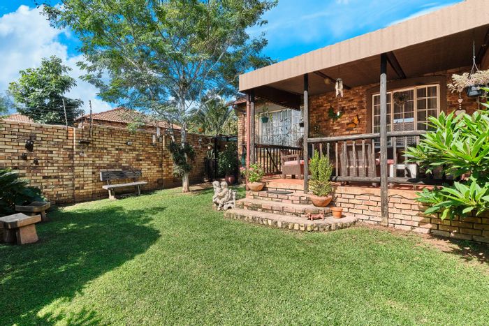 Spacious 3-Bedroom Townhouse with Garden, Security, and Office in North Riding For Sale