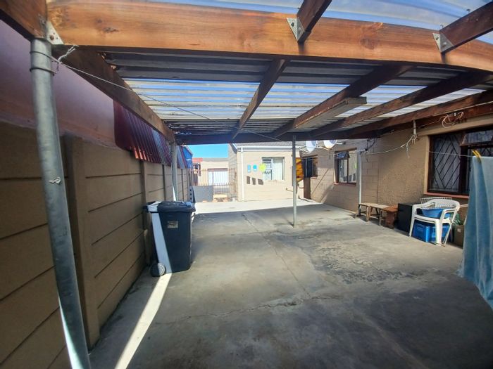 Westridge House For Sale: 3 Bedrooms, pet-friendly yard, secure parking, close to amenities.