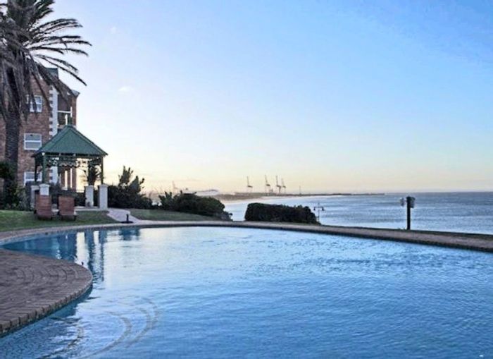 2-Bedroom Apartment To Rent in Summerstrand with Pool, WiFi, and Beach Access.