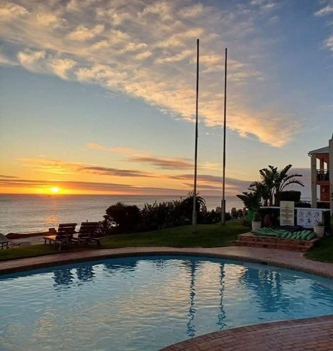 To Rent: Summerstrand Apartment with pool, WiFi, and private entrance; 2 bedrooms.