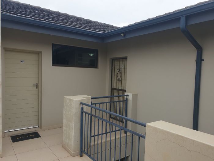 Norton Park Apartment For Sale: 1 bed, secure complex, pool, parking included.
