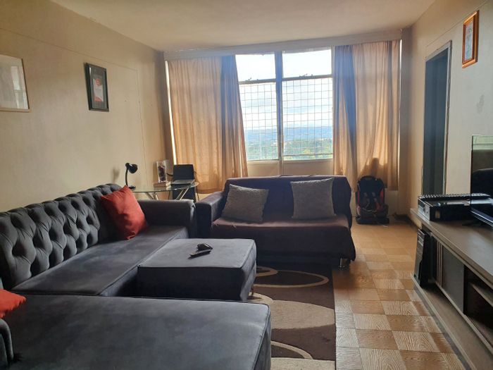 Weavind Park Apartment For Sale: 2 Bedrooms, Pool, Secure Garage, Ideal Location.