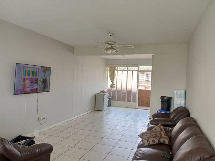 1.5-Bedroom Apartment For Sale in Muckleneuk with Balcony and Enclosed Kitchen.