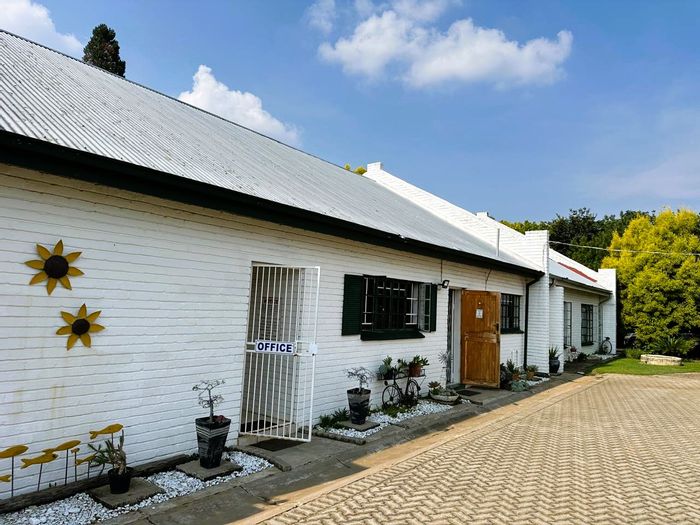 For Sale: 7-room guesthouse in Deneysville Central with en suites, pool, and parking.