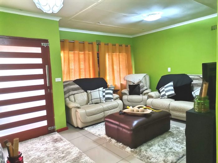 For Sale: House in Highbury Park with 3 bedrooms, garage, and secure features.