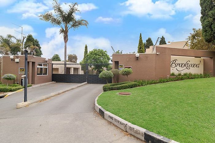New Brighton Townhouse For Sale: 2 beds, private garden, double garage, secure complex.