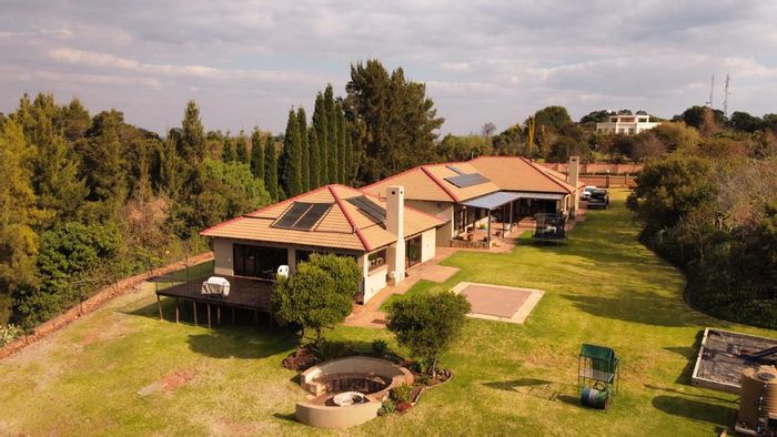 For Sale: Spacious 4-Bedroom House in Grootfontein Country Estates with Pool and Office.