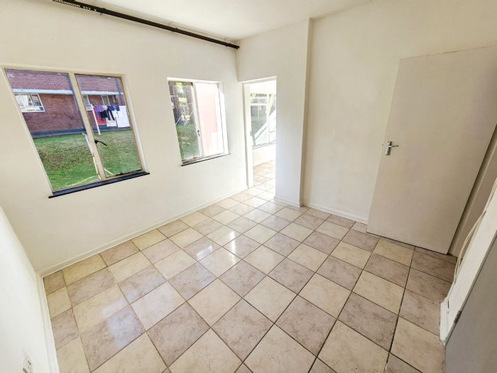 2.5 Bedroom Apartment To Rent in Laudium with Carport Parking and Water Included.