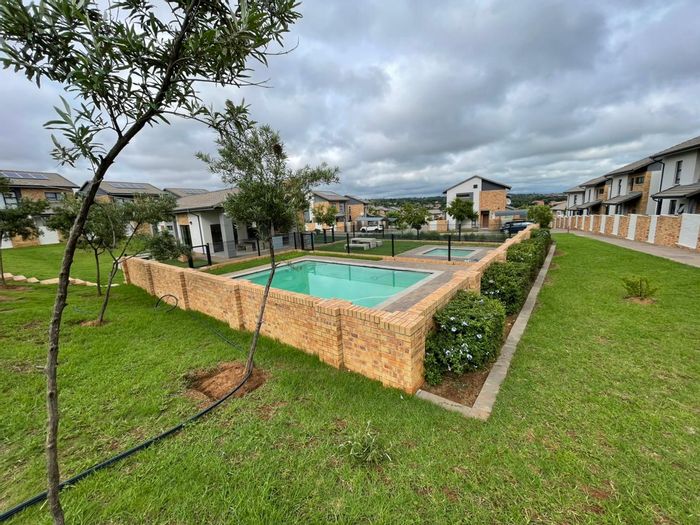 Ground floor apartment in Amberfield with garden, pool, and clubhouse amenities. For Sale.
