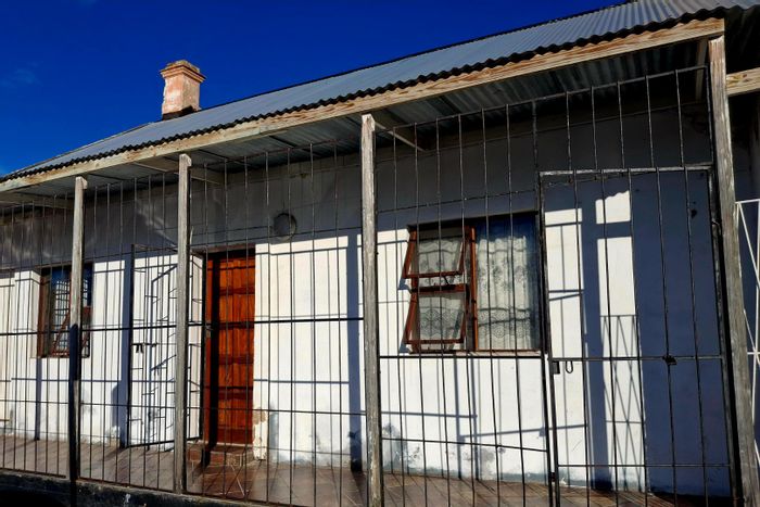 For Sale: North End House with 4 Bedrooms, Rental Income, Close to Amenities.