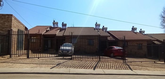 2-Bedroom Apartment in Olievenhoutbosch For Sale with open kitchen-living area layout.