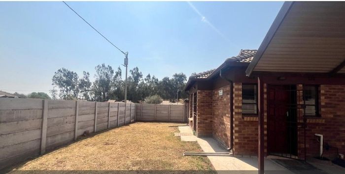 For Sale: 3-bedroom house in Clayville with carport and convenient layout.
