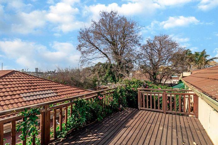 Westdene House For Sale: 3 beds, 3 baths, cottage, garden, and secure living.