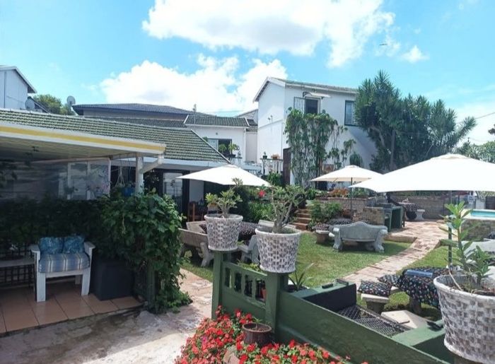 For Sale: Spacious Malvern House with 9 ensuites, pool, nursery, and dual entrances.