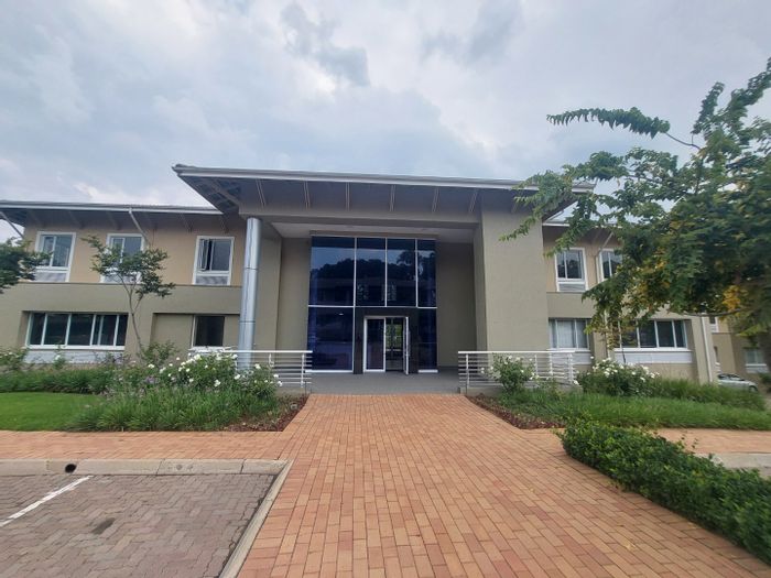 Commercial Office Space To Rent in Woodmead: 423m2, 23 Parking Bays, Backup Systems.