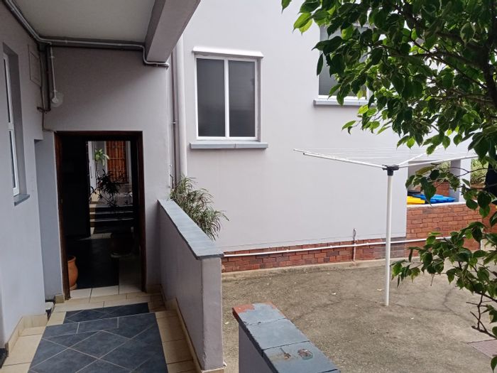 Bulwer Apartment For Sale: 3 Bedrooms, open plan living, secure access control.