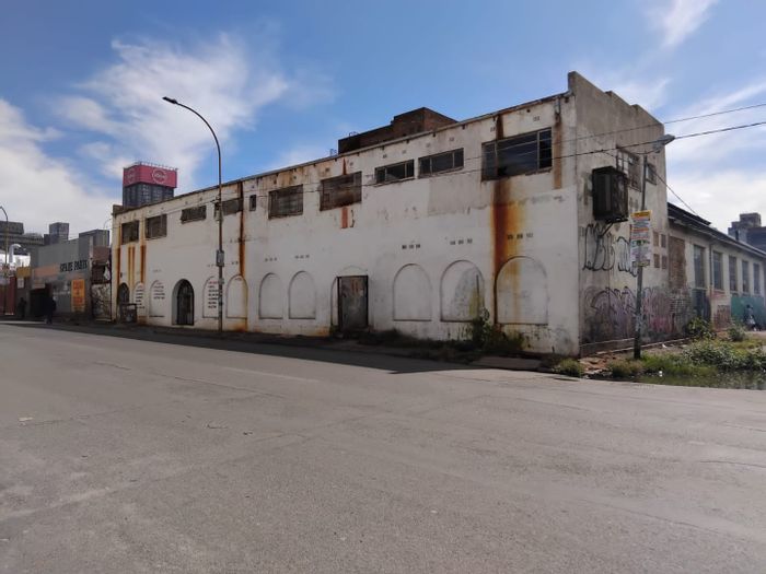 Commercial property to rent in City & Suburban, 350m², versatile business opportunities.