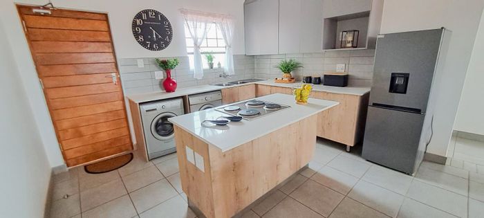 Glen Marais Apartment To Rent: 2 Bed, 1 Bath, Pool, Security, Lifestyle Centre.