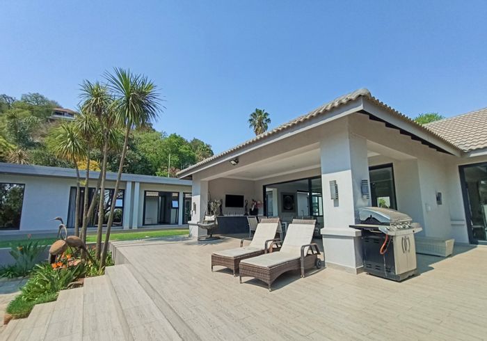 Linksfield Ridge House To Rent: 5 bedrooms, tennis court, spacious garden, air conditioning.