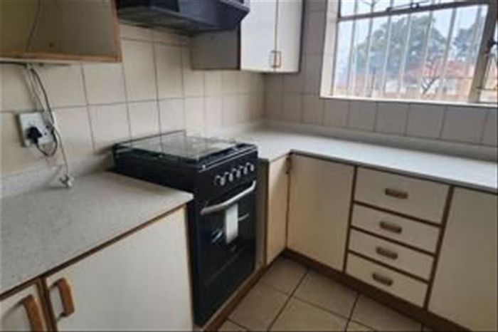 Cason Apartment For Sale: 2 Bedrooms, secure parking, functional layout, low-maintenance living.