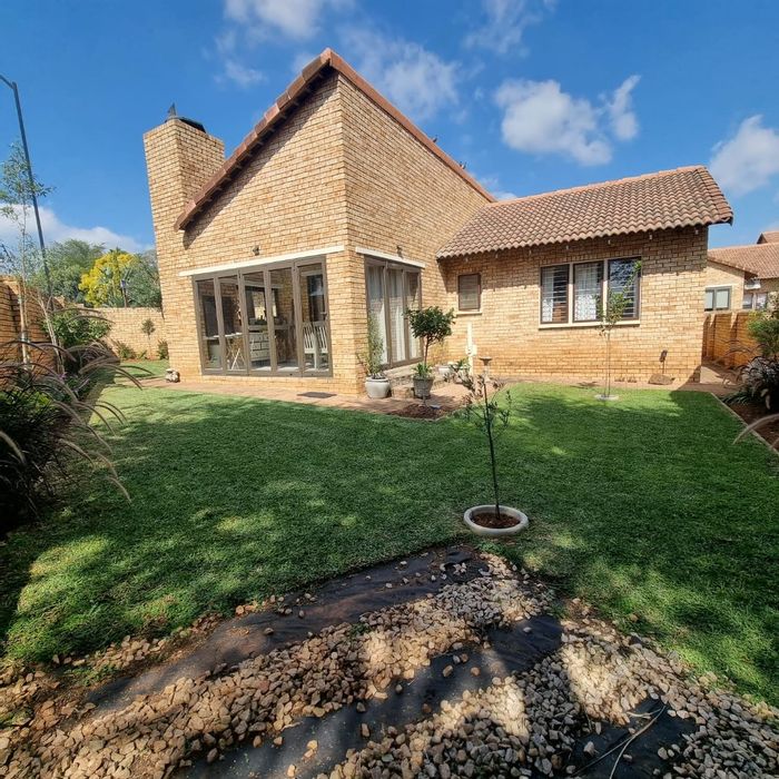For Sale: Townhouse in Ruimsig Noord with garden, garage, and secure complex amenities.