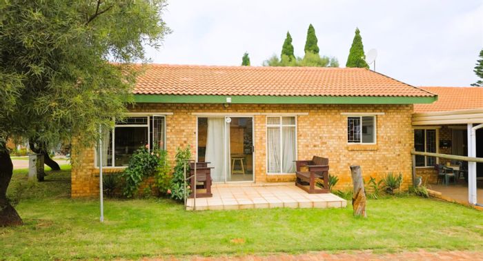 Kleinfontein AH House For Sale: 1 bed, garden, garage, community amenities.