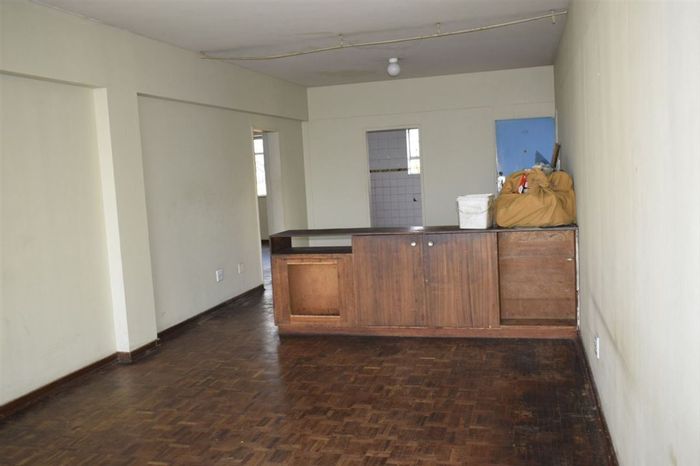 2-Bedroom Apartment For Sale in Boksburg Central with en-suite and guest bathroom.