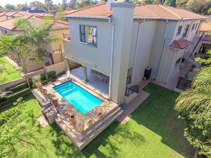 Bryanston House For Sale: 4 beds, pool, garden, staff quarters, secure living.