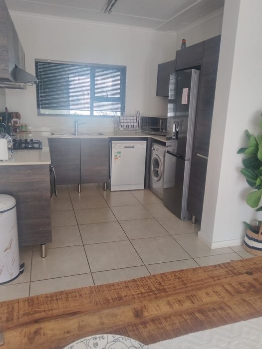 To Rent: 2-Bedroom Apartment in Modderfontein with Gym, Pool, and Clubhouse.