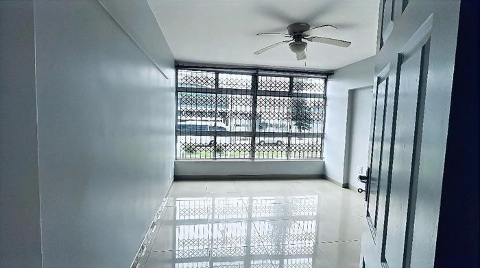 North Beach Apartment To Rent: 2.5 bedrooms, secure, close to beach amenities.