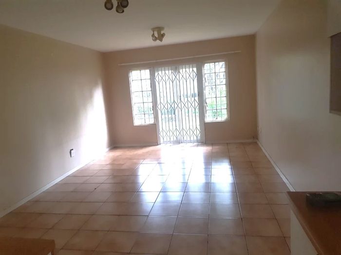 Pelham Apartment To Rent: 2 Bedrooms, pool access, pet-friendly, secure parking.